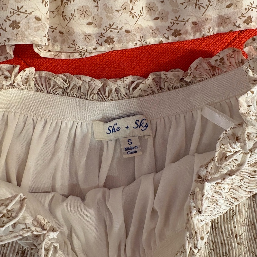 She + Sky Cream Floral Ruffle Set - Picture 2 of 2